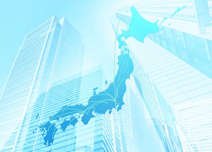 高層ビル背景に日本全国のネットワーク図を重ねたイメージ。住友不動産の直営仲介ネットワークの広がりを表す。