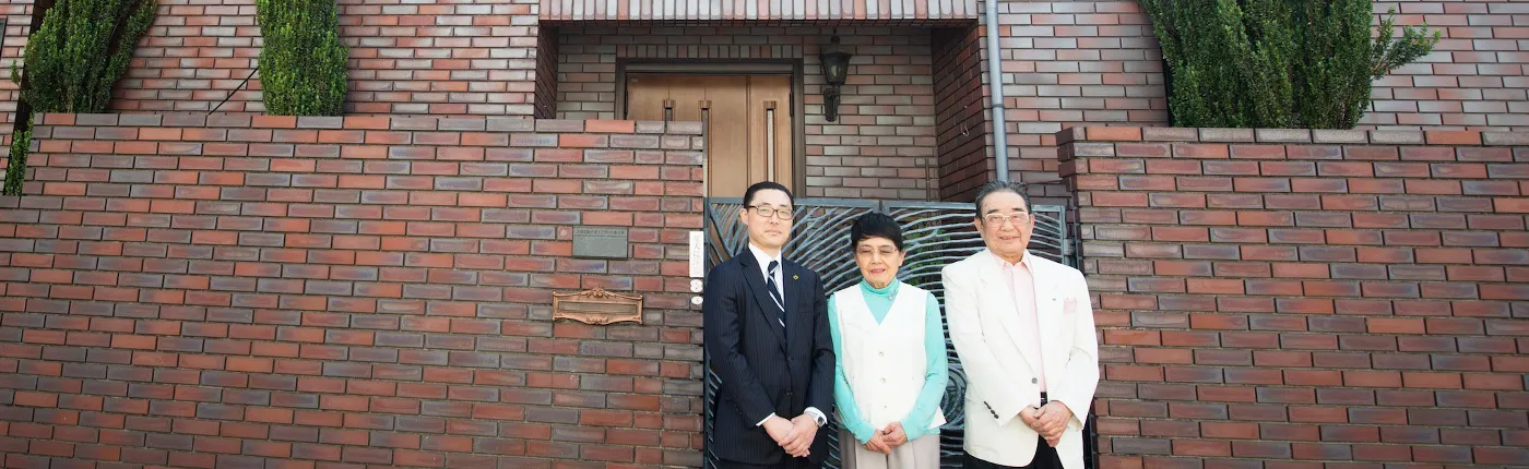 現在のお住まいにて。営業担当者・林とは、約2年前のマンションの売却から現在もお付き合いが続いています。
