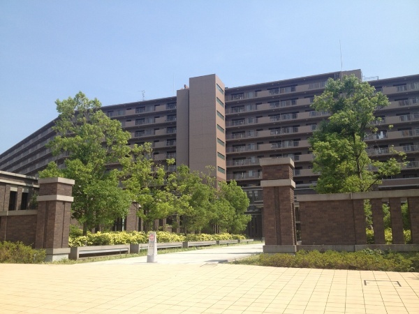 ユニヴェルシオール学園の丘