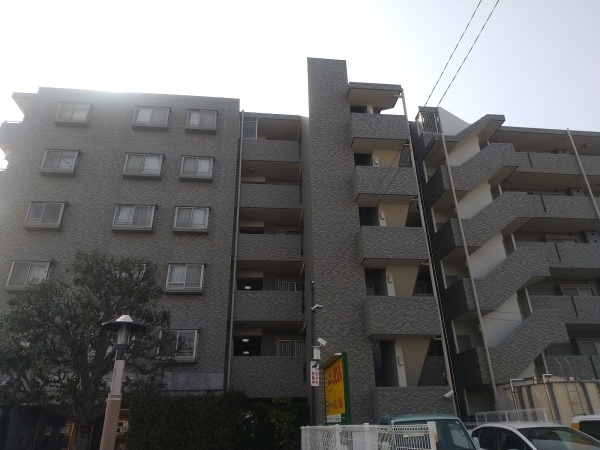 クレアメゾン高坂駅前