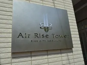 エントランス前エンブレム
