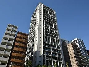 南東側からの外観