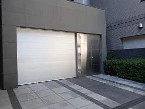 駐車場出入口(東側）