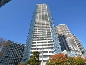 エントランス前より