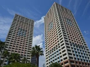 南東側から見た外観
