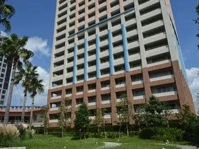 南西側から見たTOWER EAST