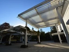 藤棚のお祭り広場