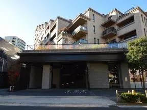 地下駐車場入口
