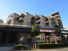 北東から見た外観