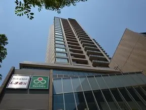 駅出口からの物件