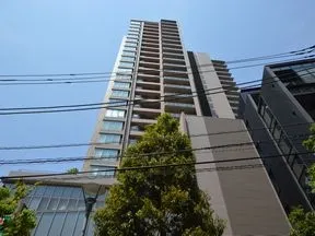 東側駅前広場より