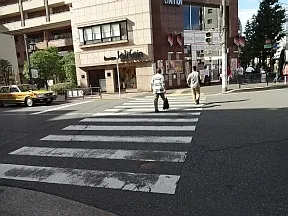 西片交差点
