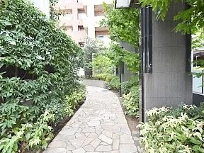 白山通りからガーデンプラザへの通路