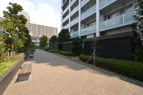 建物北側広場