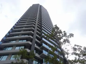 外観見上げ（西側）