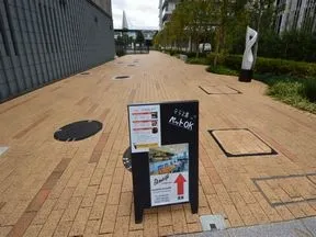 ペデストリアンウェイにある看板
