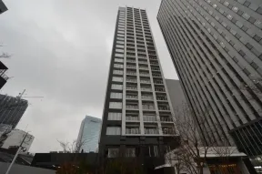 東側から見た外観