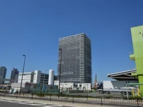 直進すると右手前方に「ブリリア有明シ<br>ティタワー」が見えて参ります