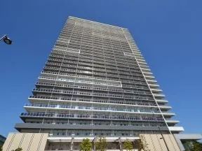南側から見た外観