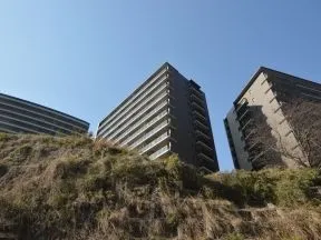L棟