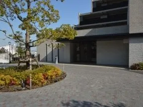 M棟車寄せ