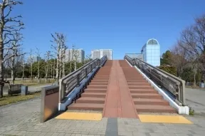コロシアムブリッジの入口