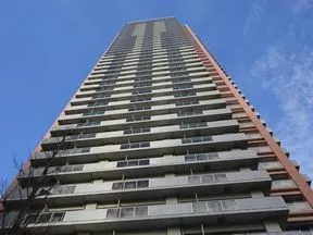 エントランス前より