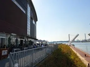 「ららぽーと豊洲」内 東京湾を望むテラス