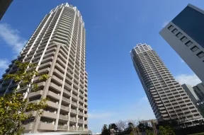 西南方向より望む２棟全景