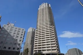 芝浦工業大学方面より望むイーストタワー