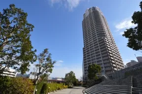 キャナルモールより望むイーストタワー