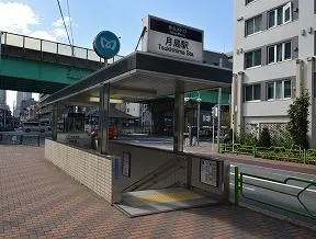 月島駅6番出口を出ます。