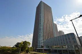 センチュリーパークタワー外観（中央大橋<br>より）