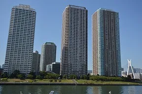 センチュリーパークタワー外観（越中島公<br>園より）
