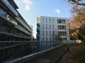 成城の小径からのフォレストコート