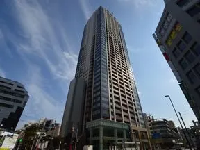 北西から見た外観