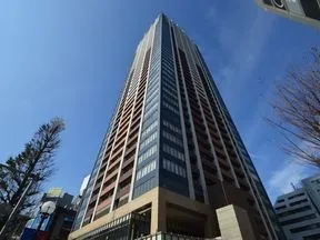 南東から見た外観