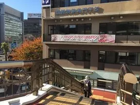 「国際製菓専門学校」のところで階段を左側に降ります。