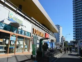 駅からのアプローチより物件が見えます