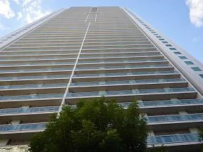 淡路町1丁目交差点を左折すると、シテ<br>ィタワー大阪に至ります。