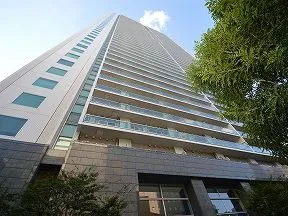 東側道路からの外観