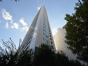 北側道路からの外観