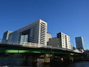 御楯橋を渡ります。