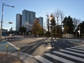 東京海洋大前交差点を左折します。