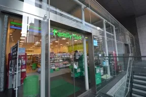 Family　Mart　西新宿八丁目店