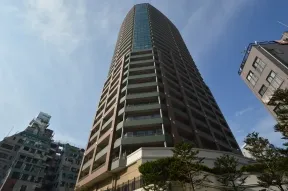 隣地東側駐車場より