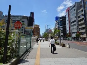 直進し、第一京浜突き当りを左折