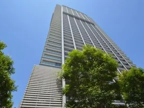 南西側フォレストガーデン前より