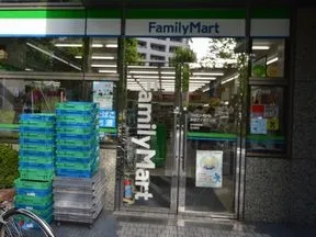 ファミリーマート新宿アイタウン店