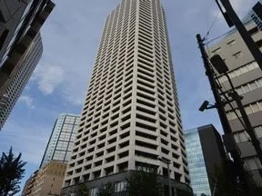 南西側から見た外観